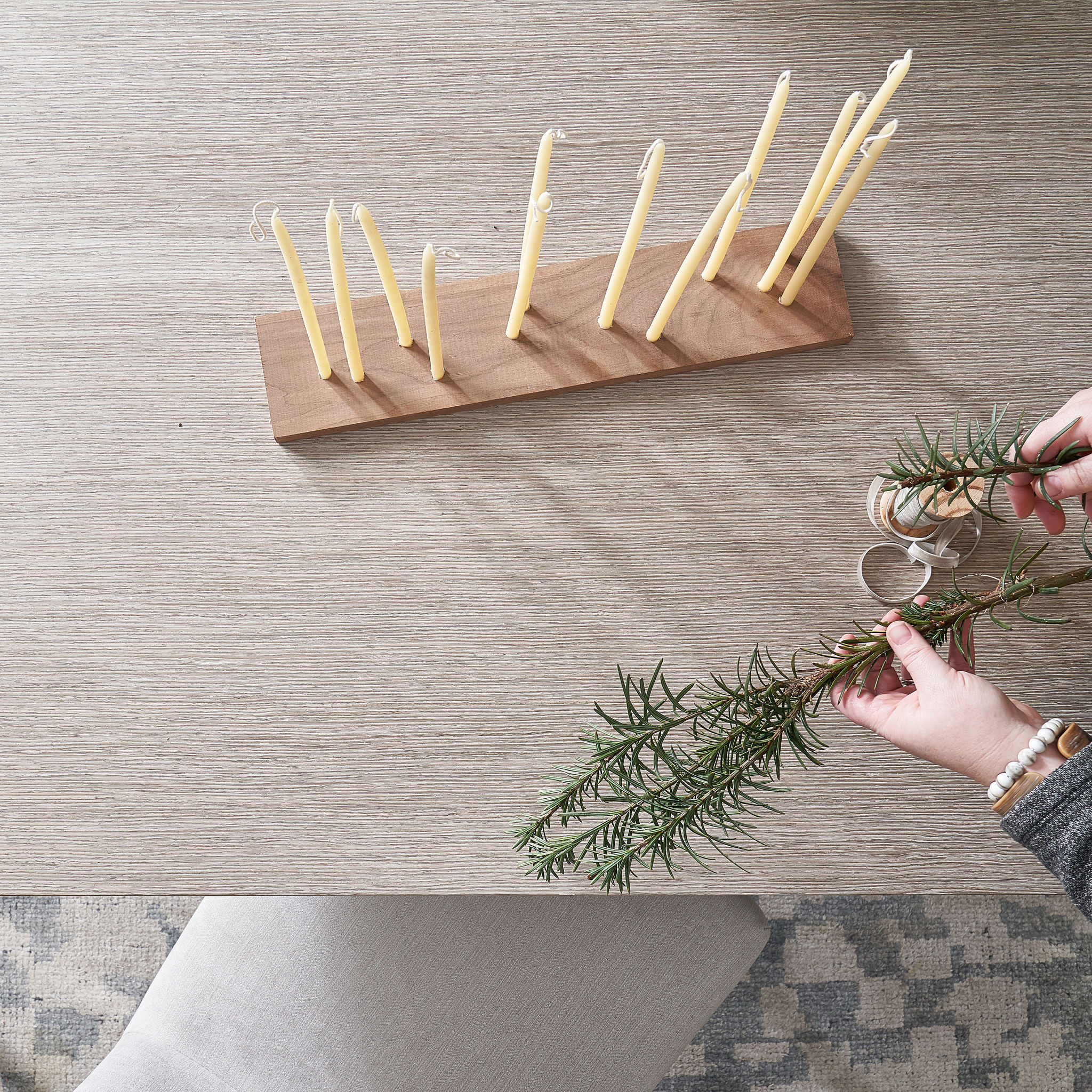 Minimalist Holiday Tablescape