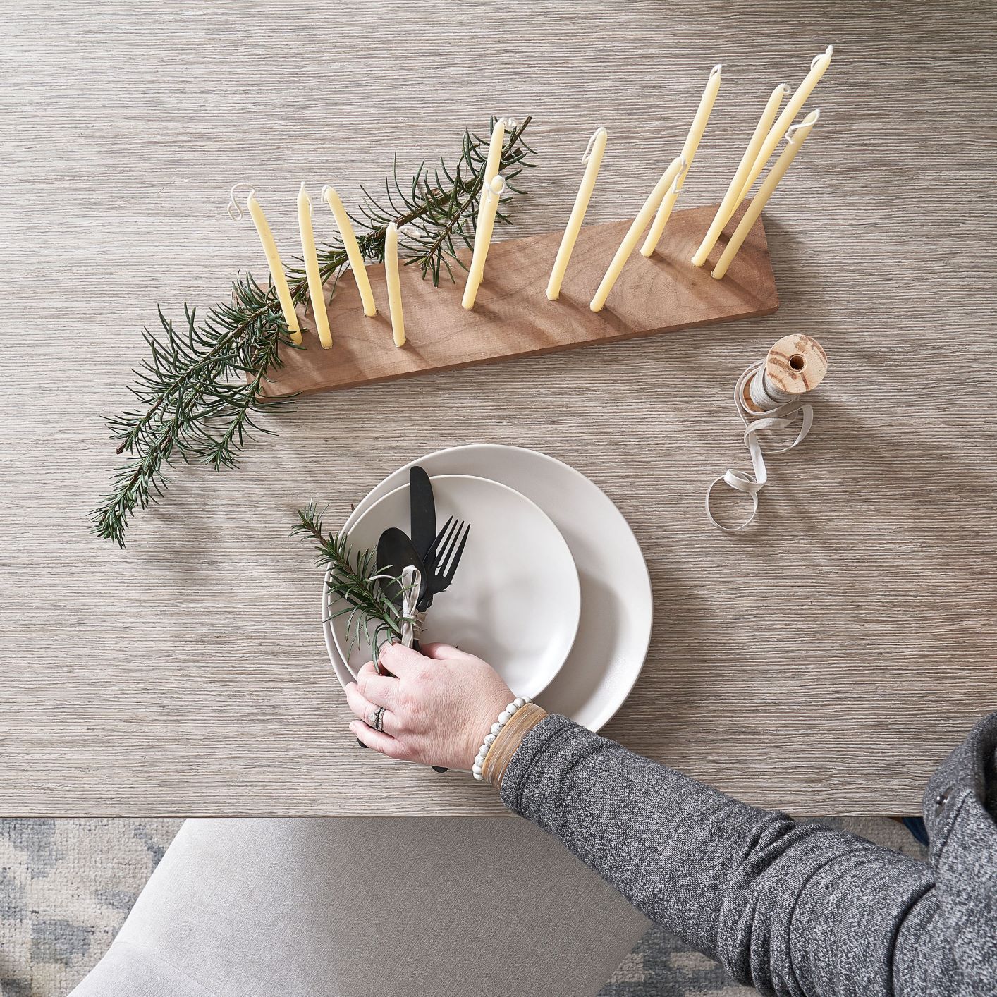 Minimalist Holiday Tablescape