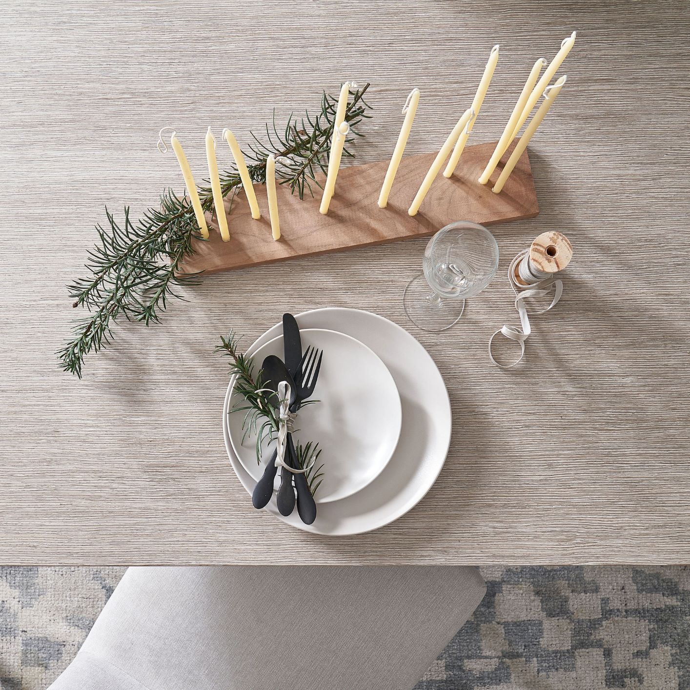 Minimalist Holiday Tablescape